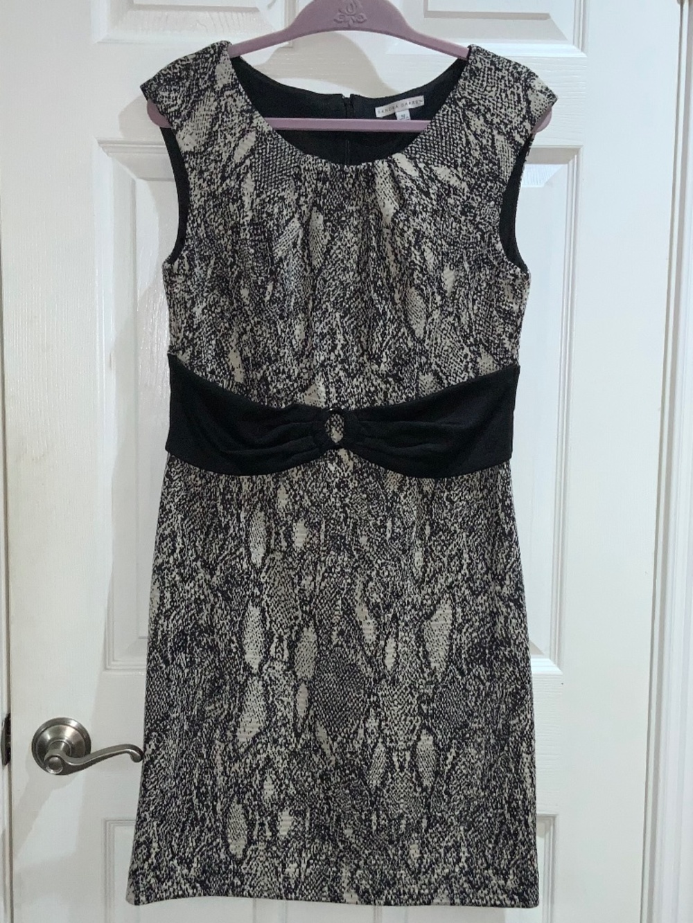 Sandra Darren reptile print dress Sz 12 black waist detail open pleat neckline